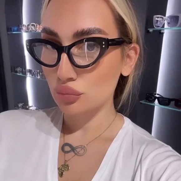 New - GUCCI GG1083O 001 Sexy 
cat eye Gucci optical comes in a shiny black fra… - Picture 1 of 14